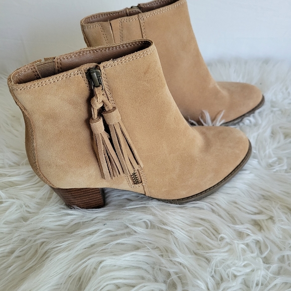 Vionic Upright Madeline Boot/Wheat size 5 - Picture 11 of 13